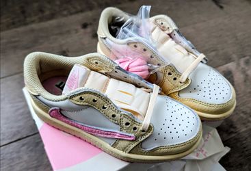 Jordan 1 Low OG SP Little Kids' Shoes
Size: 11C