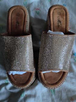 Golden heels size 8.5