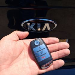 Car Keys / Llaves De Carro