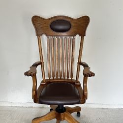 Classic Wooden Executive Office Chair - Vintage Style Swivel Chair