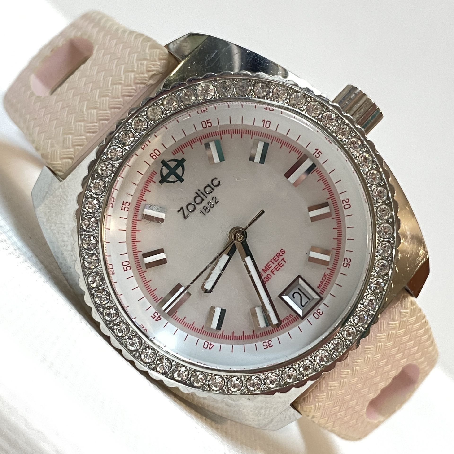 Zodiac Sea Dragon Pink Mother Of Pearl Crystals Women's Watch 100M Date ZO2901