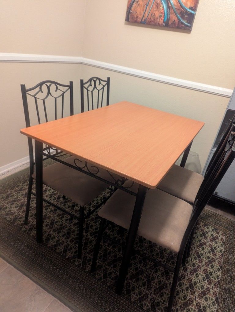 Modest Dining Table Set