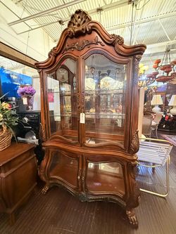AICO By Michael Amini CHATEAU BEAUVAIS Curio Cabinet - GA