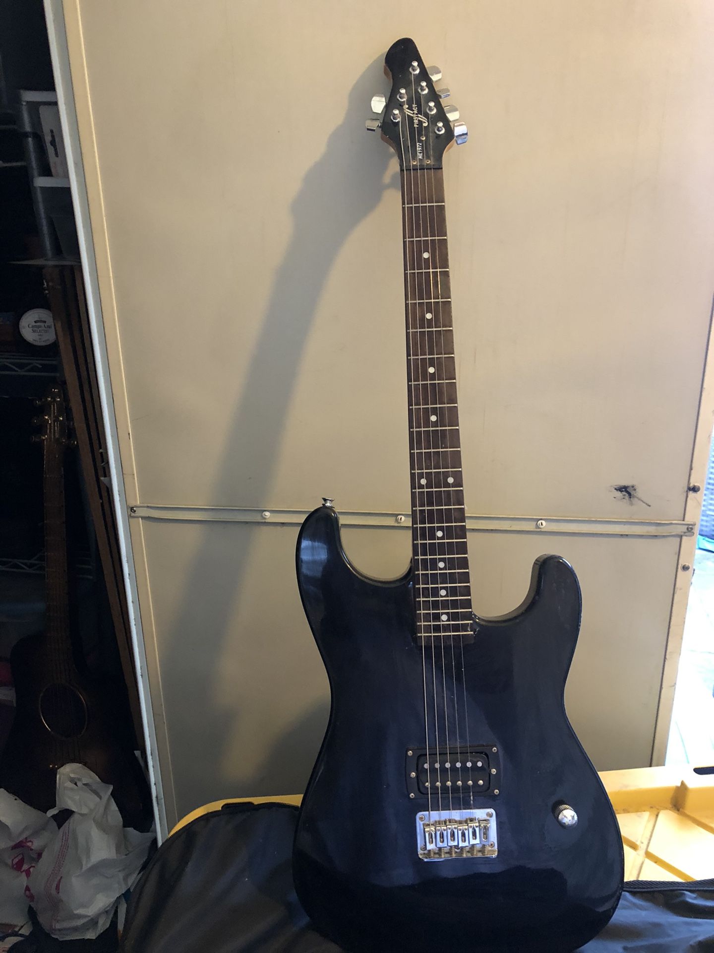 First act electric guitar ME1972