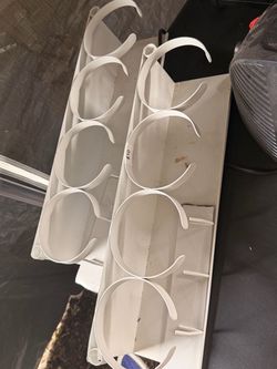 Magnetic cup holder