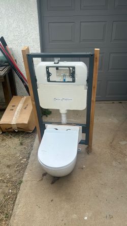 Trailer toilet