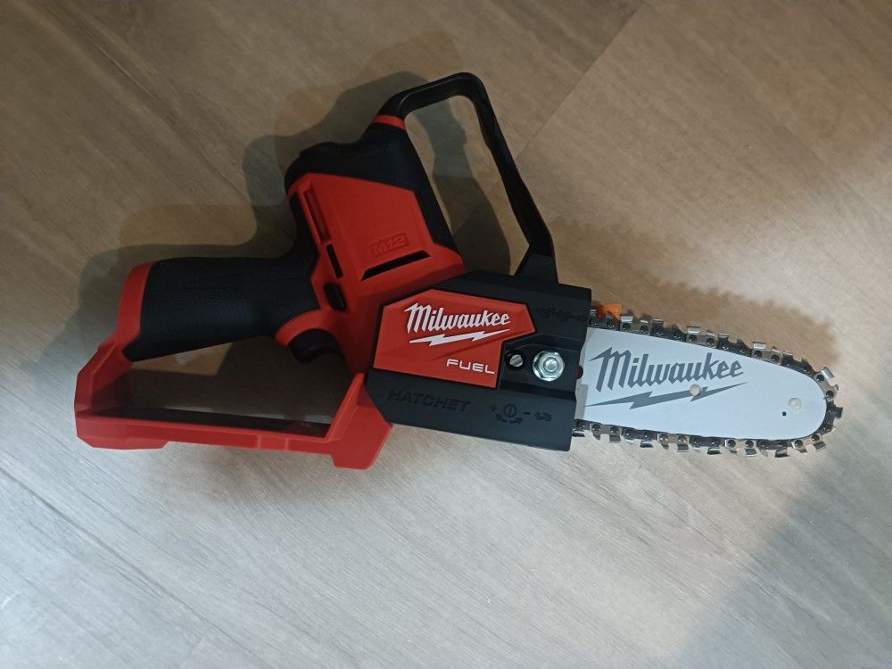 Milwaukee Hatchet Pruning Saw
