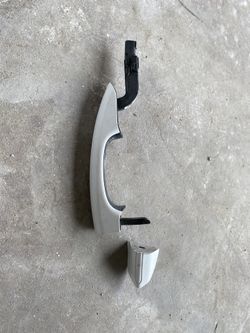 17 Ford Fusion door handle