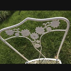 Vintage Patio Set ( Woodward daisy table )