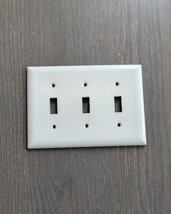 Pass & Seymour / Legrand 3-Gang Toggle Switch Wall Plate