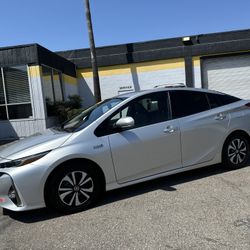 2017 PRIUS PRIME FINANCING AVAILABLE 