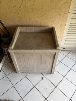Suncast SS1000 Small Deck Storage Box 22 Gallon Good Condition