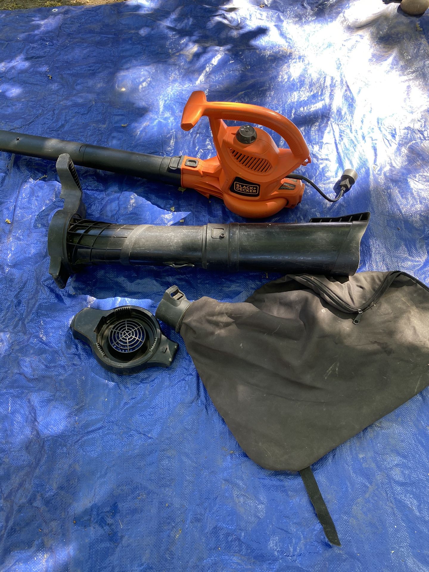 Black & Decker 3 - 1 Electric Leaf blower - Leaf Vacuum And Leaf Mulcher