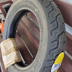 Motorcycle tire