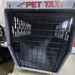 Petmate Dog Carrier. 24"L x 15" W. PLEASE READ DESCRIPTION