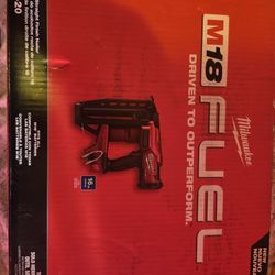 Milwaukee 16g Straight Nailer 