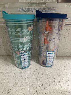 New Set of 2 Tervis Insulated Tumblers 24 oz Sarab Sunset Sail and Pool Day Dog