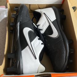 Girl Cleats Size 5