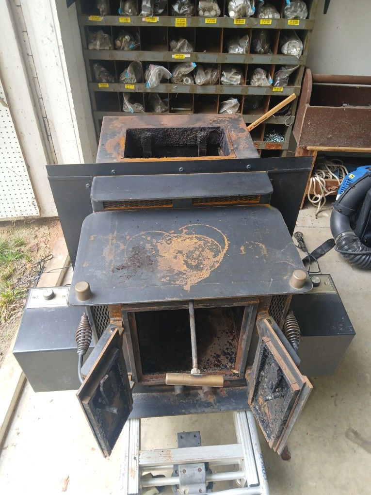 Nice Dual Fan Well Built Woodstove