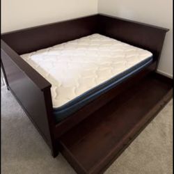 Full Size Day Bed & Trundle