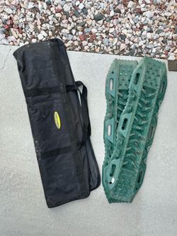 Off-roading traction board