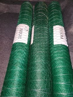 50 Meters green PVC/vinyl-coated hexagonal wire mesh (chicken wire)/Alambre de Gallinero 50 Metros