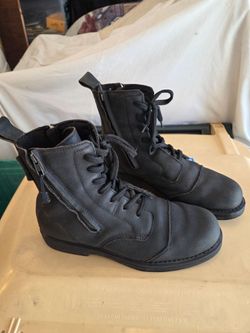 Leather motorcycle boots
