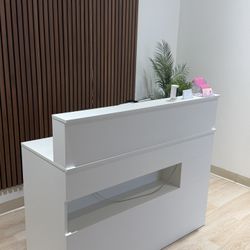 Front Desk Great Condition