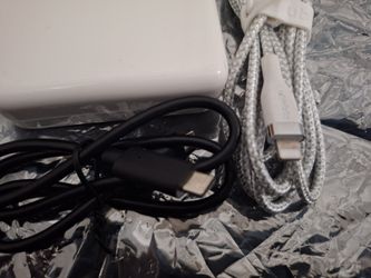 USB C POWER ADAPTER 87 WATTS PLUS CHARGING CABLES