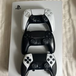 Sony ps5 (Digital) + 2 Remotes + 1 Dualsense edge Remote
