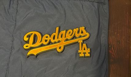Dodgers Sign