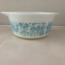 Vintage Pyrex Casserole Dish