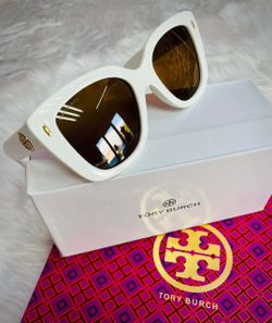 Woman’s sun glasses