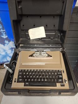 Sears Electric Typewriter The Graduate With Correction Wheel & Portable Hard Case
