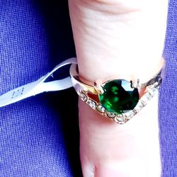 Crystal and Green gem goldtone ring.