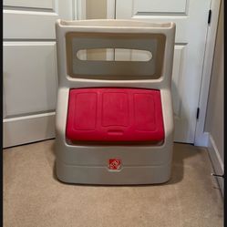 Step 2 Toy Box With Book Shelf