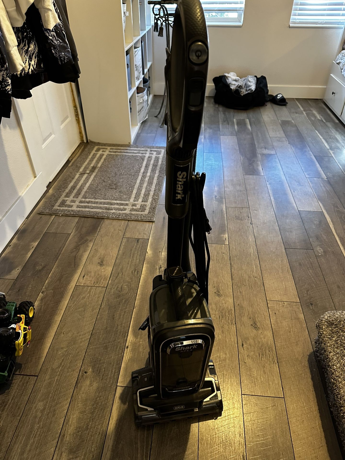 Vacuum Dyson And Shark Both $125