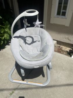 Electric Baby Infant Swing really good condition works awesome