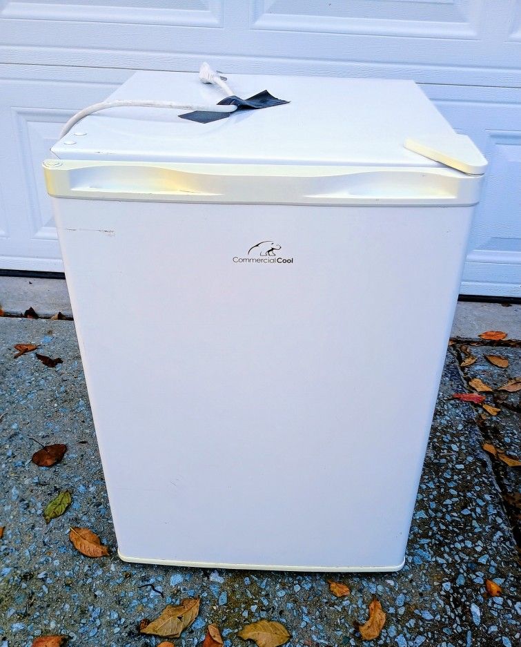 Commercial Cool 2.6 CF Refrigerator 