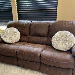 Couch / Sofa / Recliner ROOMS TO GO