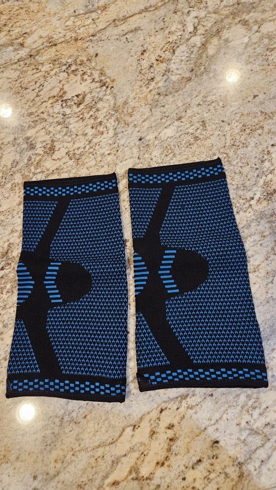 One pair-Knee brace- size M -brand new