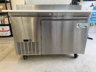 Avantco 49” pizza prep table