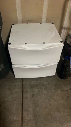 Washer and dryer pedestal