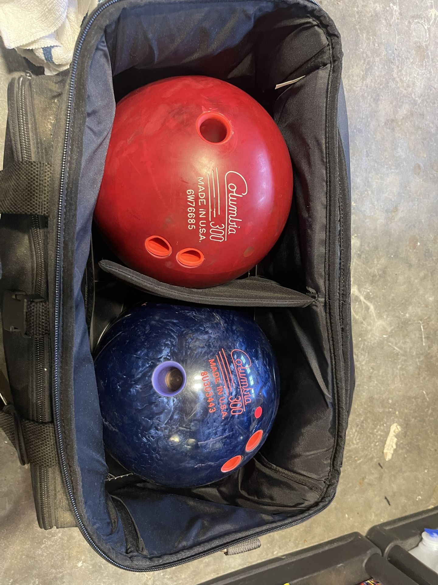 Columbia 300 Bowling Balls And Bag