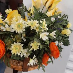 Spring/Summer Floral In Round Basket