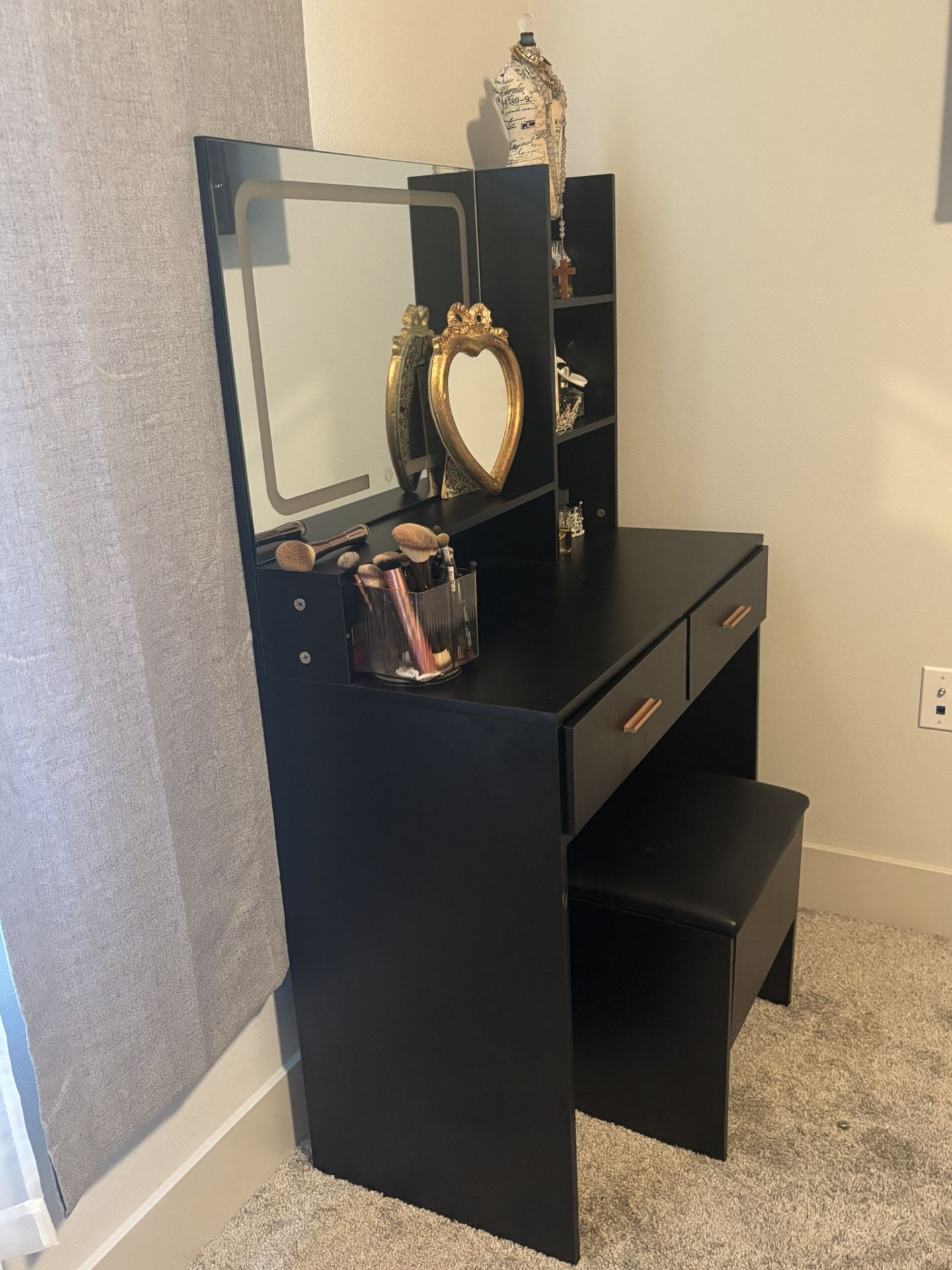 Black Vanity With Bar Stool