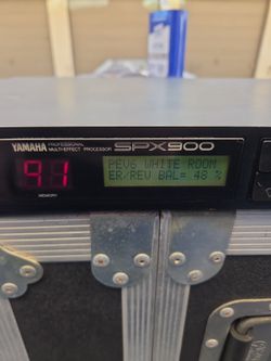 YAMAHA SPX900 Multi-Effect Processor