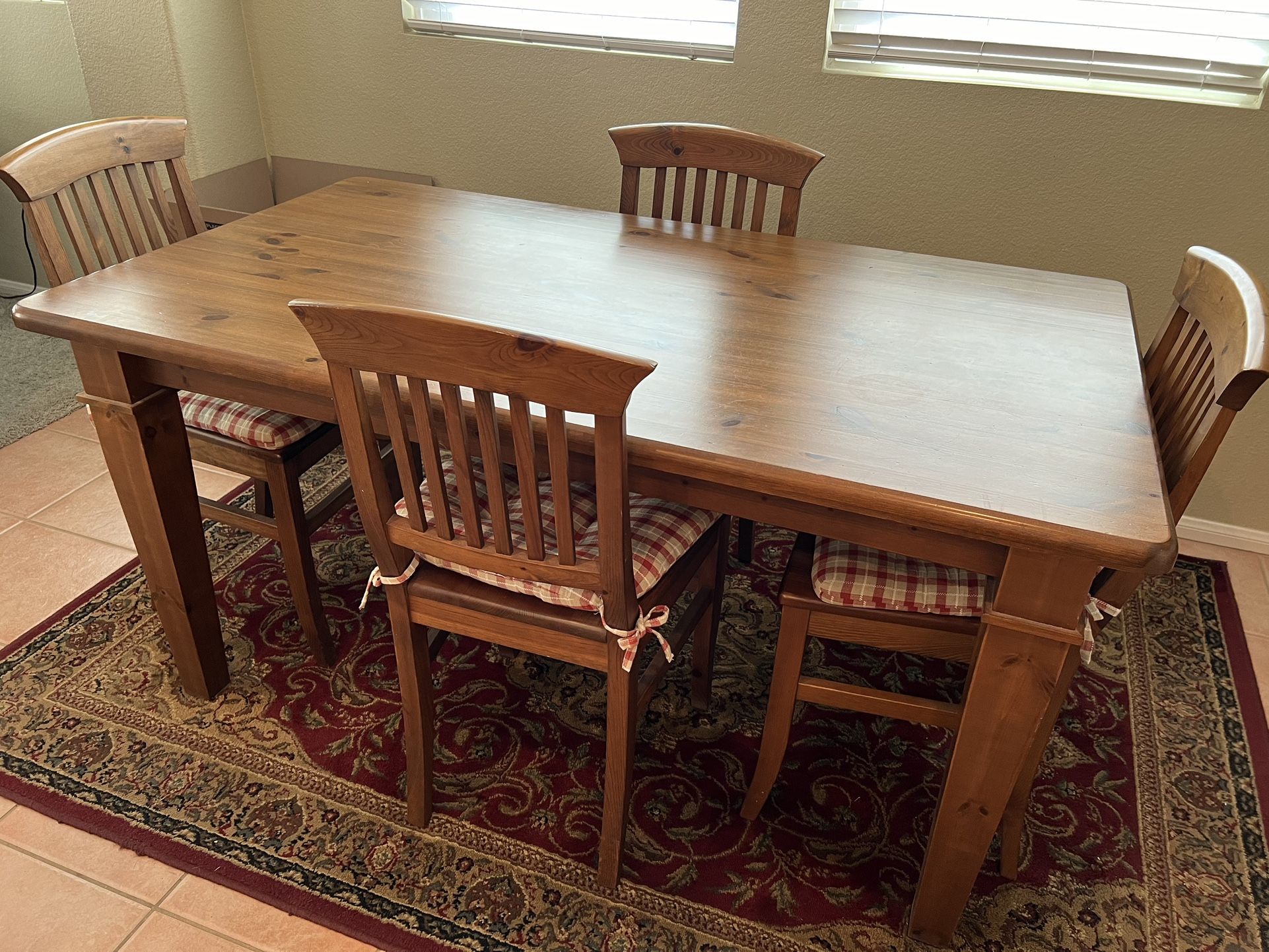 Kitchen Table With 4 Chairs And Seat Pads 