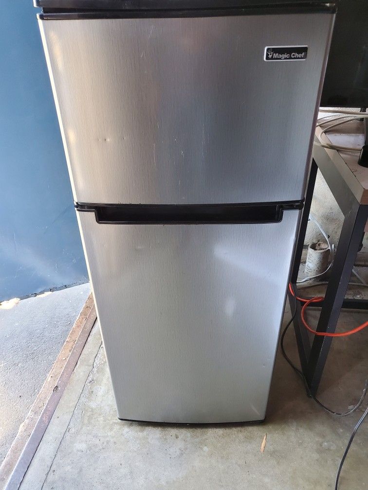 Magic Chef Mini Fridge