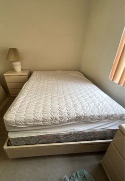 1990s Retro Queen Bedroom Set – Complete & In Great Condition